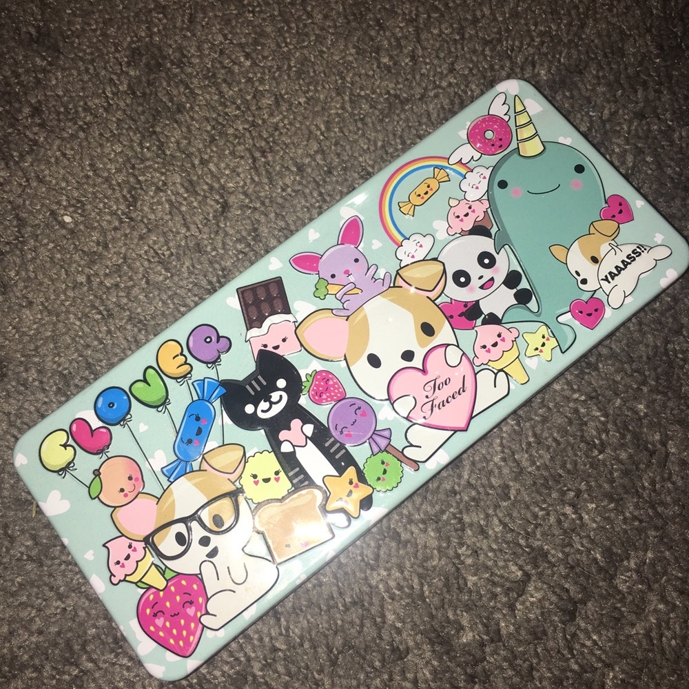 Too Faced A Girl’s Best Friend Eyeshadow Palette